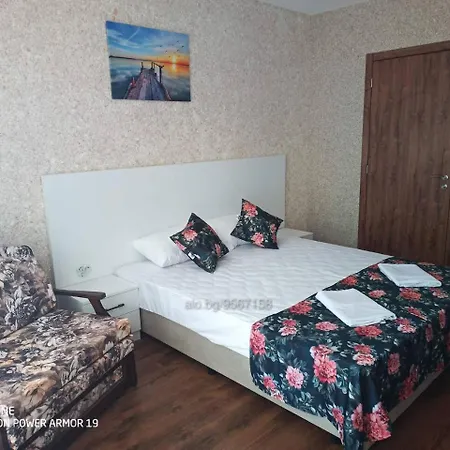 студио под наем елина 31 アパート